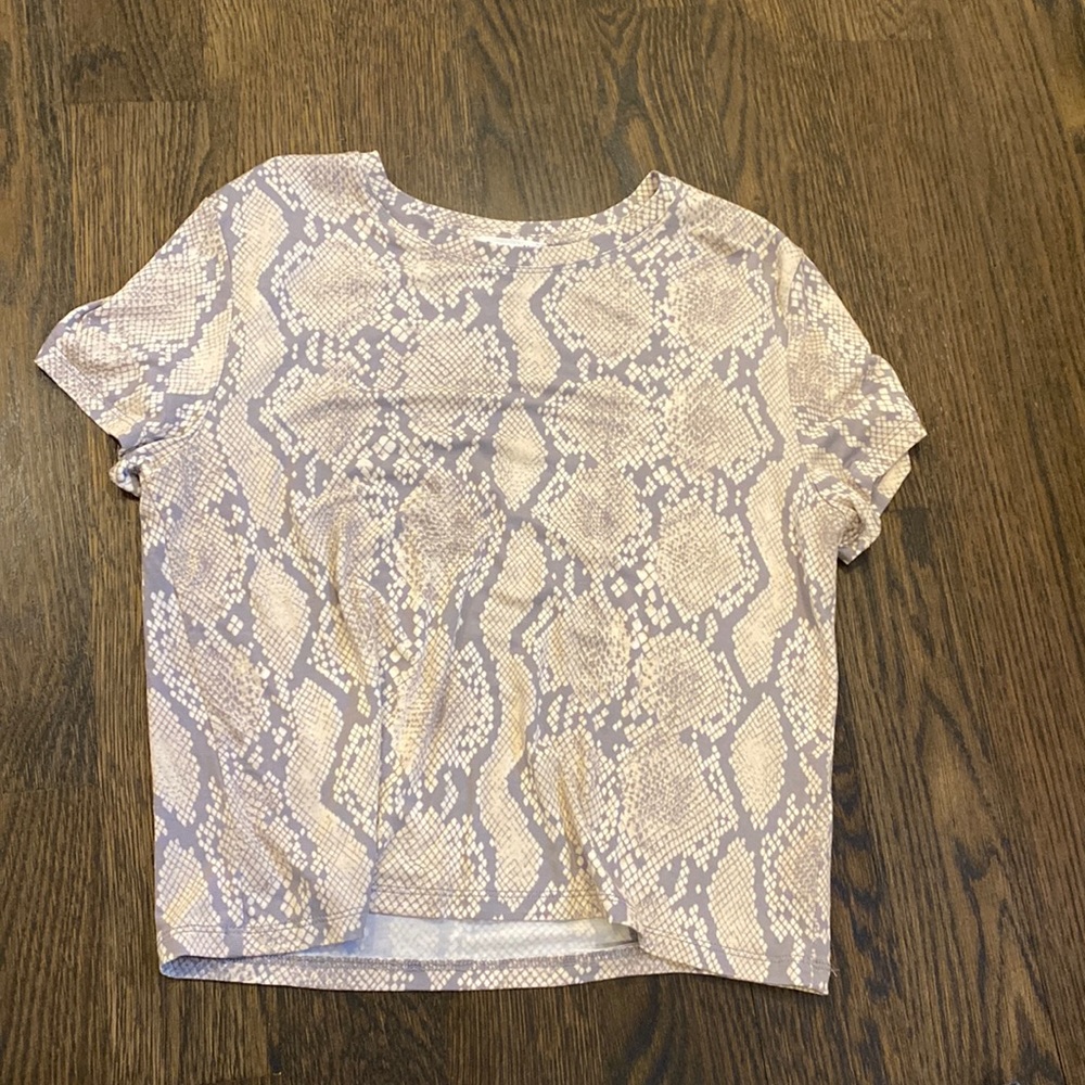 Cropped snakeskin tee